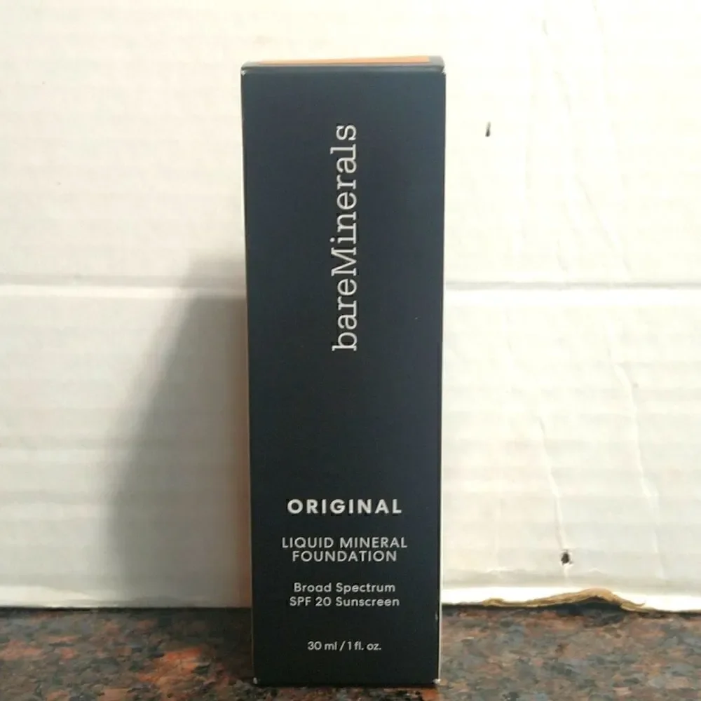 Bare Minerals Liquid Mineral Foundation...New in Box